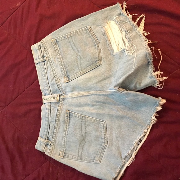 Distressed shorts - Picture 2 of 2